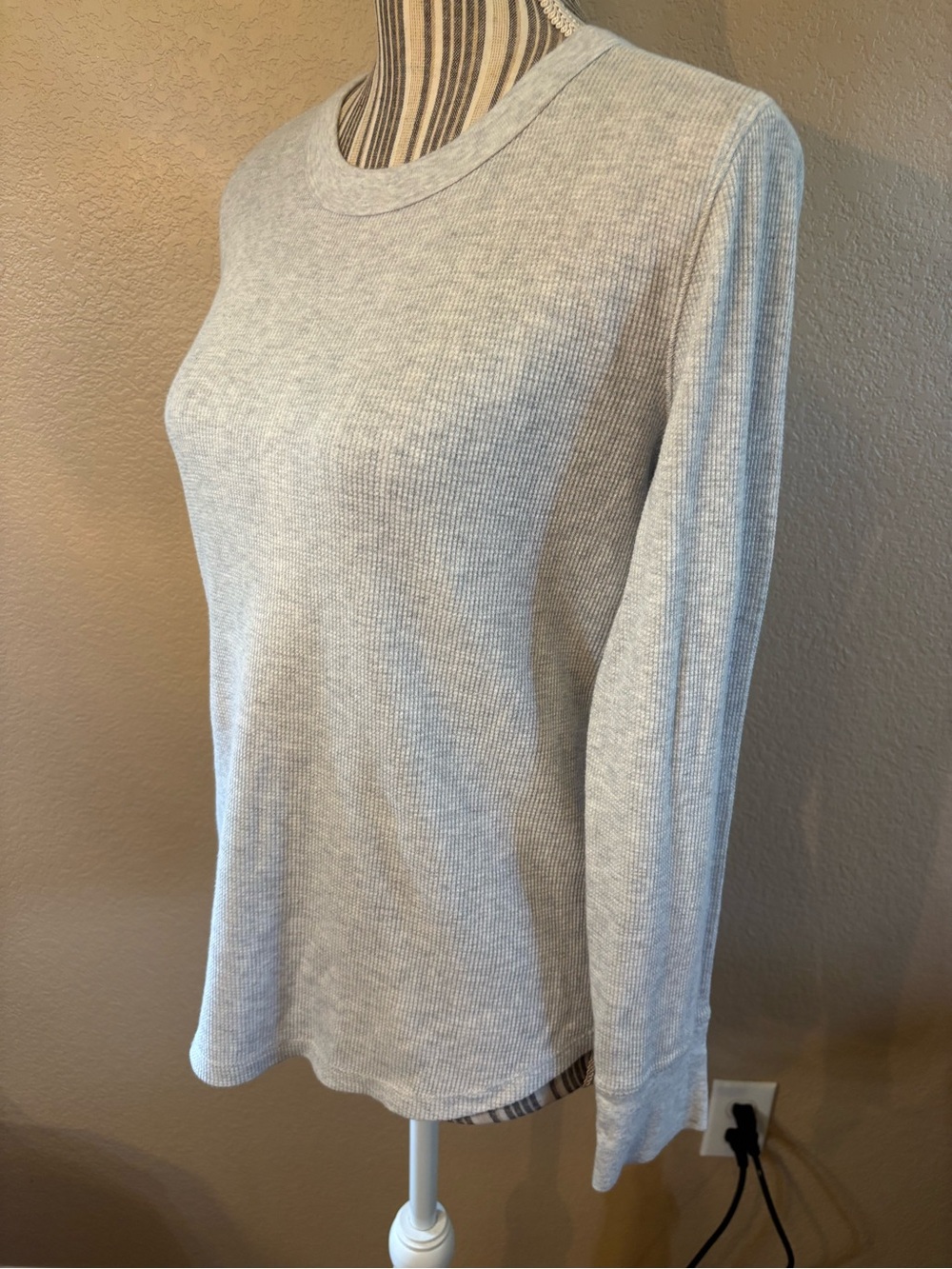 🇺🇸 GAP Thermal Top Lg Heather Light Gray Waffle Knit Long Sleeve Crewneck Cotton - Picture 6 of 12